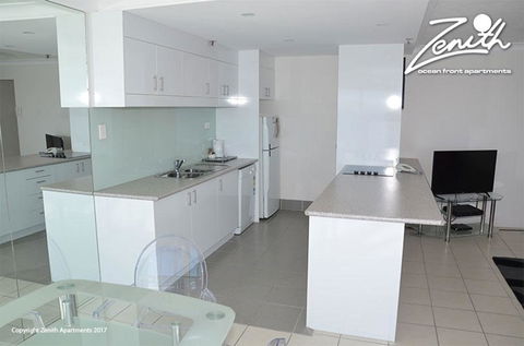 Zenith Ocean Front Apartments - Redcliffe Tourism 2