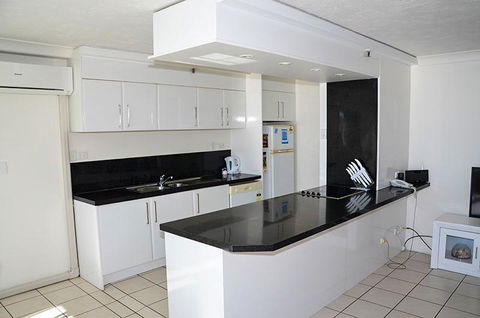 Zenith Ocean Front Apartments - Redcliffe Tourism 27