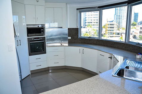 Zenith Ocean Front Apartments - Redcliffe Tourism 30