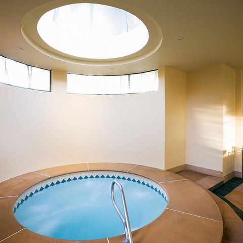 Mantra Crown Towers - Redcliffe Tourism 12