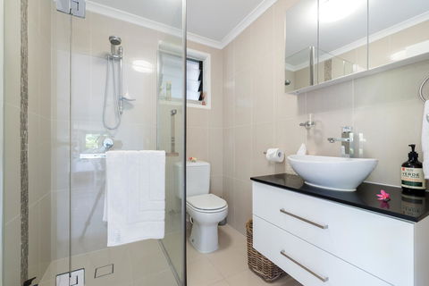 Private Guest Suite High On Currumbin Hill - Redcliffe Tourism 12