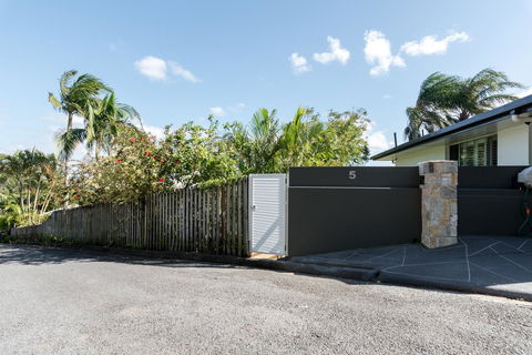 Private Guest Suite High On Currumbin Hill - Redcliffe Tourism 29