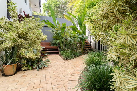 Private Guest Suite High On Currumbin Hill - Redcliffe Tourism 17