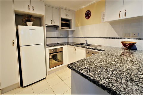 Key Largo Holiday Apartments - Redcliffe Tourism 34