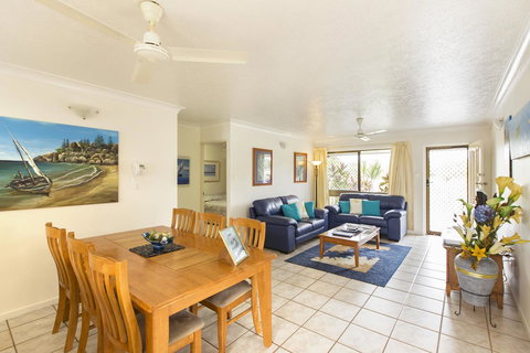 Marcol Place Holiday Apartments - Redcliffe Tourism 12