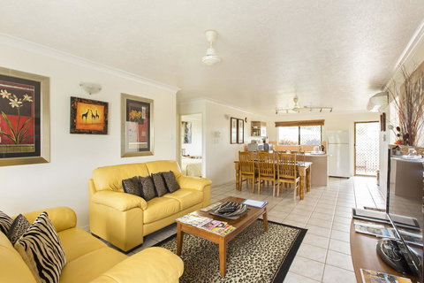 Marcol Place Holiday Apartments - Redcliffe Tourism 6