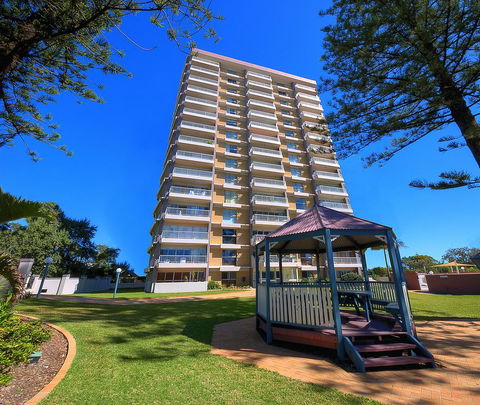 Narrowneck Court Holiday Apartments - Redcliffe Tourism 37
