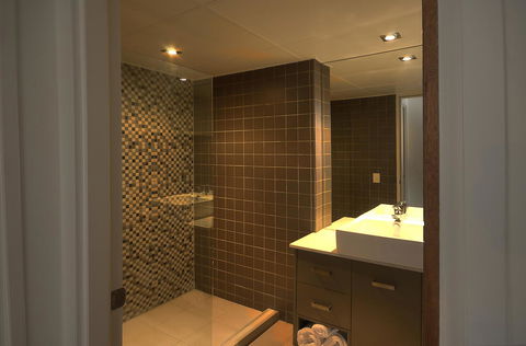 Narrowneck Court Holiday Apartments - Redcliffe Tourism 39