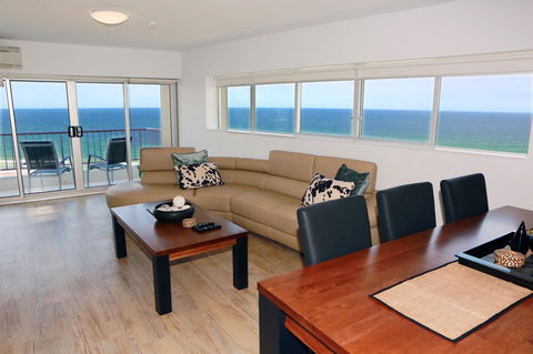 Narrowneck Court Holiday Apartments - Redcliffe Tourism 4