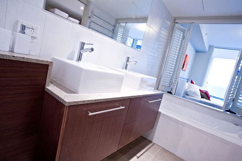 Lanai Riverside Apartments - Redcliffe Tourism 17