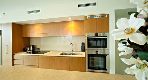 Lanai Riverside Apartments - Redcliffe Tourism 4