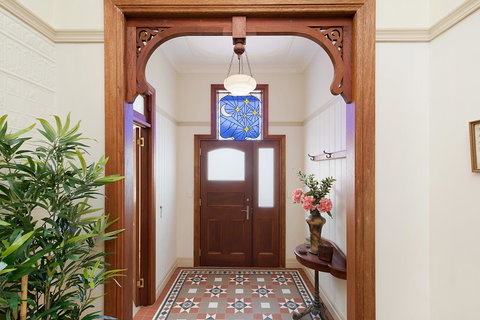 The Guesthouse Maleny - Redcliffe Tourism 20