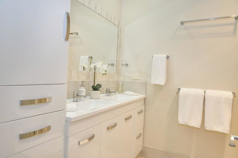 The Guesthouse Maleny - Redcliffe Tourism 9