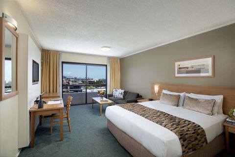 The Benson Hotel - Redcliffe Tourism 7