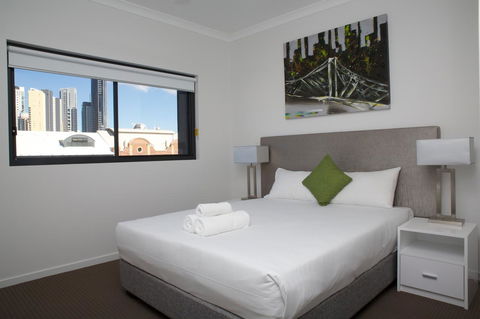Atrio Apartments - Redcliffe Tourism 11