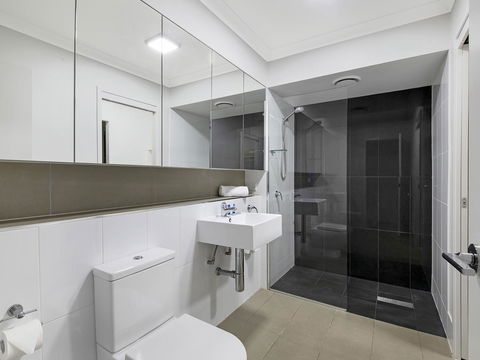 Atrio Apartments - Redcliffe Tourism 7