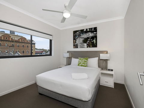 Atrio Apartments - Redcliffe Tourism 5