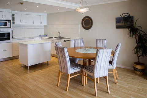 Elouera Tower - Redcliffe Tourism 23