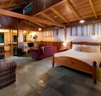 Sharlynn by the River - Redcliffe Tourism