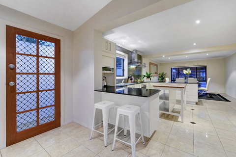 Casa Mexicali - Redcliffe Tourism 18