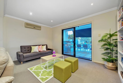 Casa Mexicali - Redcliffe Tourism 31