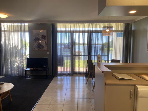 Waterside Holiday Rentals Unit 31 - Redcliffe Tourism 2