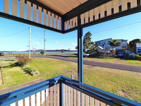 Waterside Retreat - Redcliffe Tourism 0