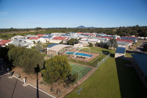 Wavecrest Village & Tourist Park - Redcliffe Tourism 1