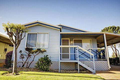 Wavecrest Village & Tourist Park - Redcliffe Tourism 0