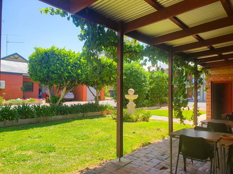 Wentworth Central Motor Inn - Redcliffe Tourism 0