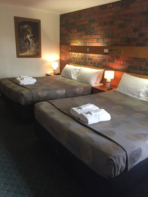 Wentworth Club Motel - Redcliffe Tourism 3