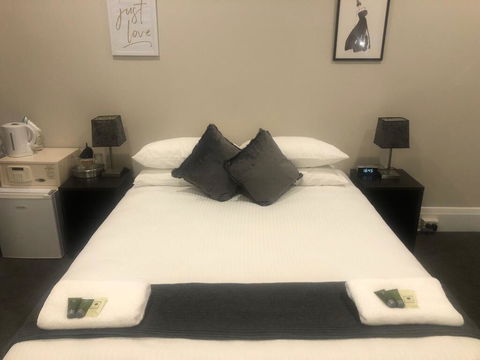 Wentworth Hotel - Redcliffe Tourism 1