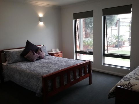 Wentworth Wharf B&B - Redcliffe Tourism 1