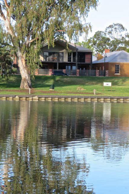 Wentworth Wharf B&B - Redcliffe Tourism 3
