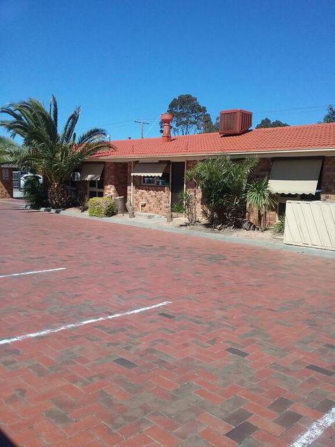 Werribee Park Motor Inn - Redcliffe Tourism 1