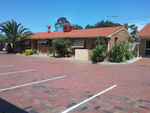 Werribee Park Motor Inn - Redcliffe Tourism 2