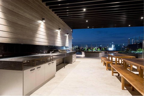 West End Executive Suite, On The Brisbane River. - Redcliffe Tourism 3