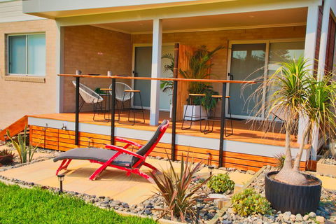 Whale Studio Apartment, 1a Ocean Street - Redcliffe Tourism 2