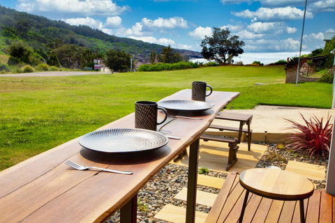 Whale Studio Apartment, 1a Ocean Street - Redcliffe Tourism 1