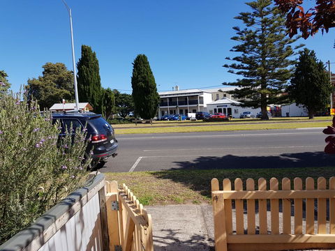 WHARF COTTAGE - Redcliffe Tourism 1