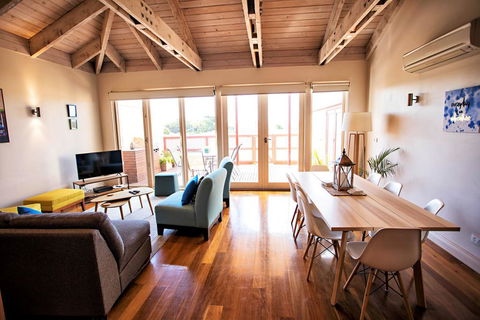 WHARF COTTAGE - Redcliffe Tourism 0