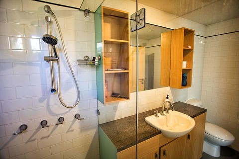 WHARF COTTAGE - Redcliffe Tourism 3