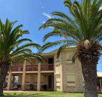 Whispering Palms - Redcliffe Tourism