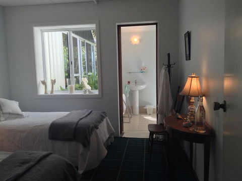 Whispering Pines Bed And Breakfast - Redcliffe Tourism 2