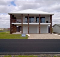 White Caps BB Apartment