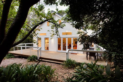 White Cottage - Redcliffe Tourism 3