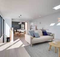 White Room Apartments - Redcliffe Tourism