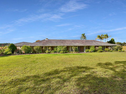 Wine Country Homestead 4-6br House - Redcliffe Tourism 0