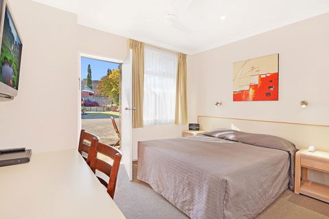 Wingham Motel - Redcliffe Tourism 0