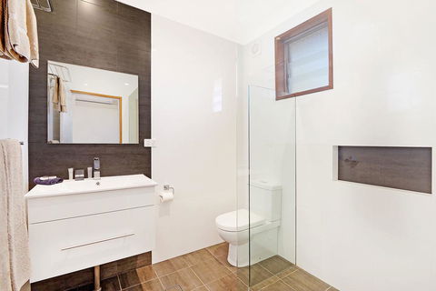 Wingham Motel - Redcliffe Tourism 1